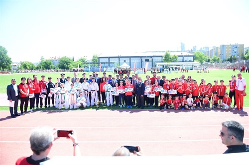 İlçemizde, 19 Mayıs Atatürk'ü Anma, Gençlik ve Spor Bayramı'nın 106. yılı büyük bir coşkuyla kutlandı.