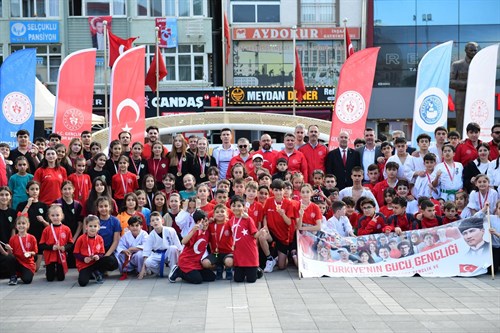 İlçemizde 19 Mayıs Atatürk’ü Anma, Gençlik ve Spor Bayramı’nın 106. Yılı Kutlamaları Kapsamında “Gençlik Yürüyüşü” Düzenlendi